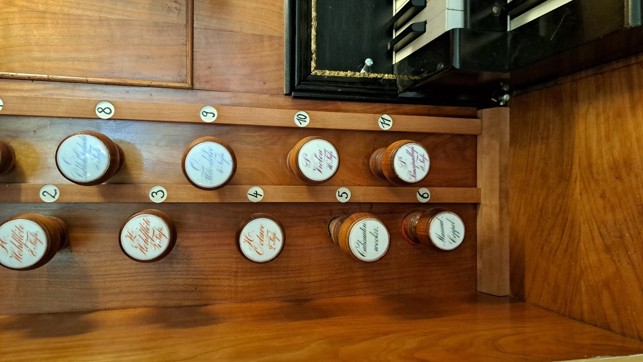 Kirche Denstedt Registerzüge an der Peternell-Orgel